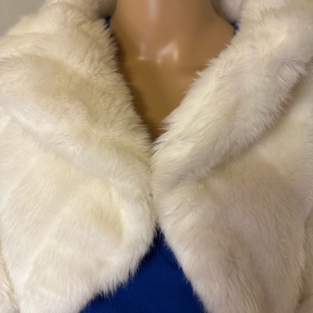NWOT - Last Kiss - White Faux Fur Coat - Size M - Picture 13 of 14